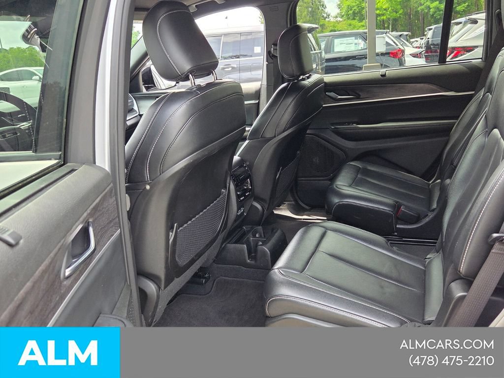Used 2024 Jeep Grand Cherokee L Limited w/ Luxury Tech Group II AWD/4WD image 11