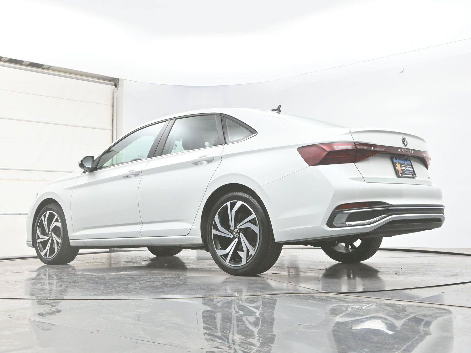 Certified 2026 Volkswagen Jetta SEL FWD image 27