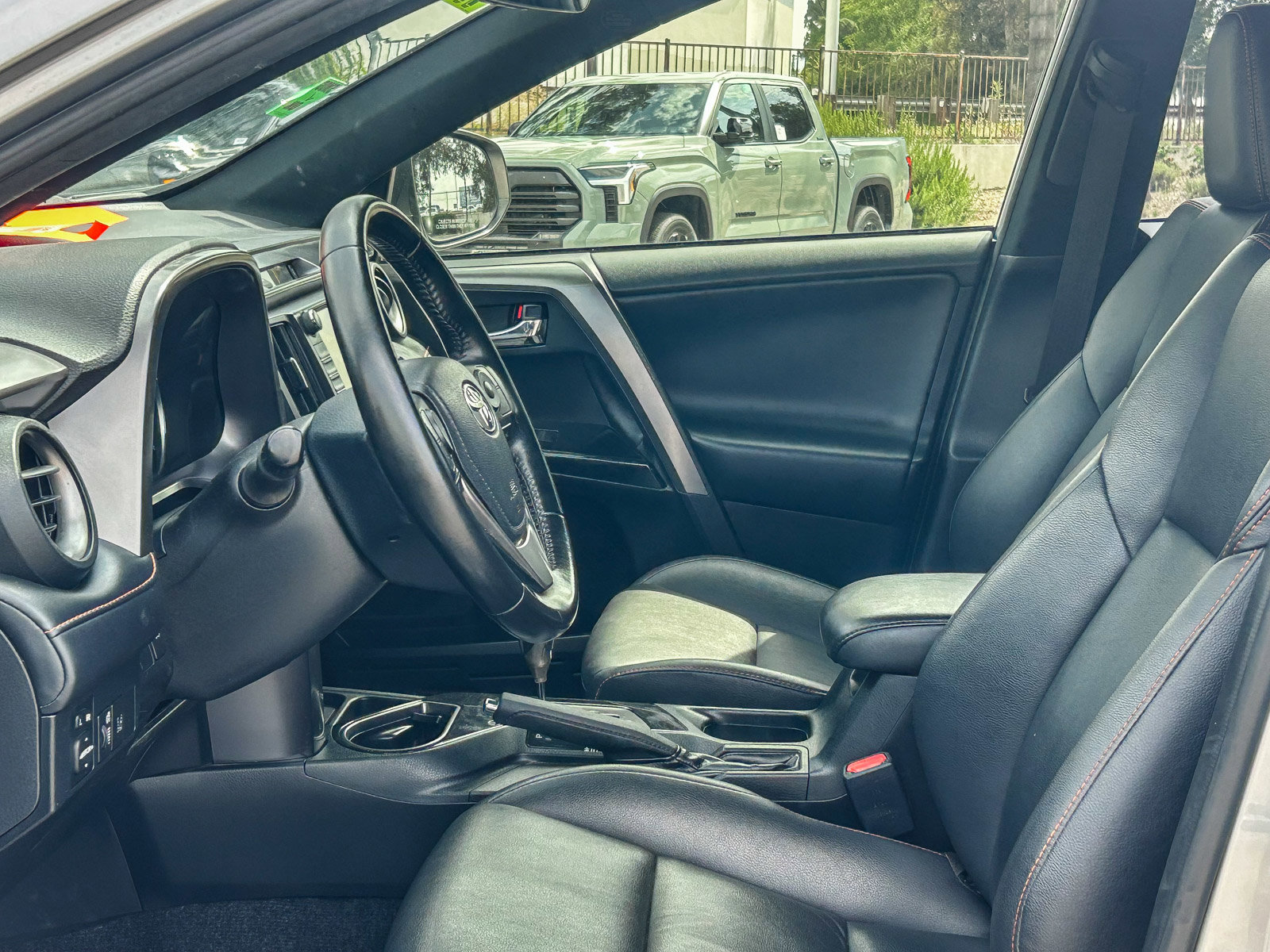 Used 2018 Toyota RAV4 SE w/ Advanced Technology Package image 17