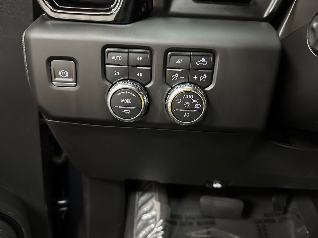 Used 2024 GMC Sierra 1500 AT4 w/ Technology Package AWD/4WD image 34