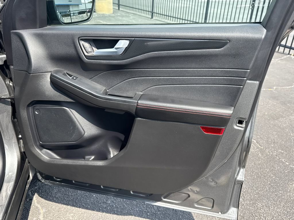 Used 2025 Ford Escape ST-Line FWD image 15