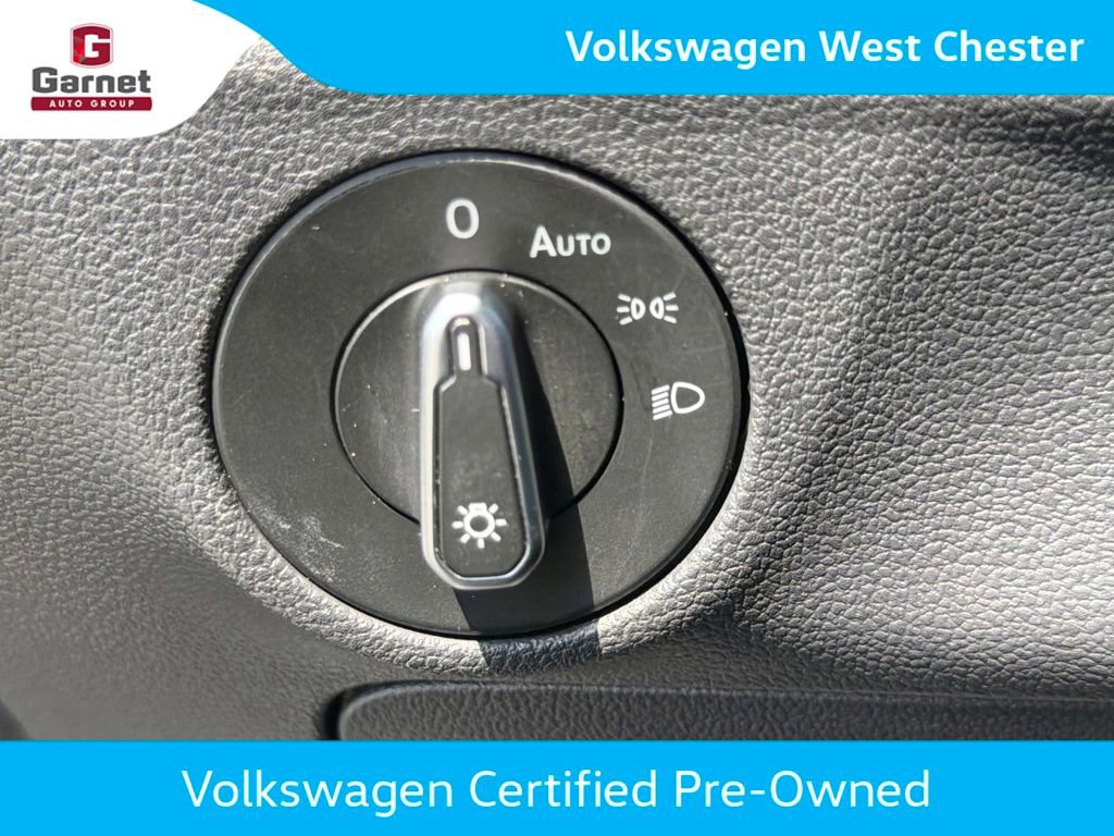 Certified 2023 Volkswagen Jetta SE FWD image 34