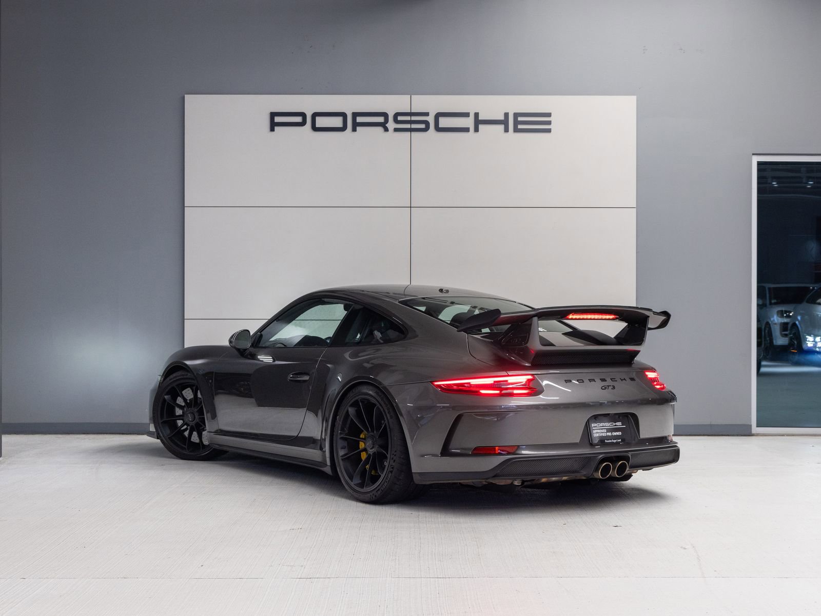 Certified 2018 Porsche 911 GT3 RWD image 3