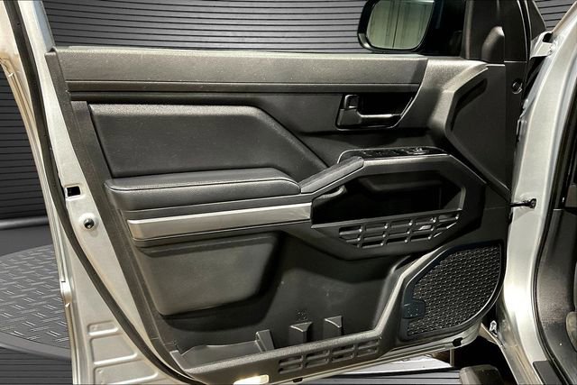 Used 2024 Toyota Tacoma SR5 AWD/4WD image 18