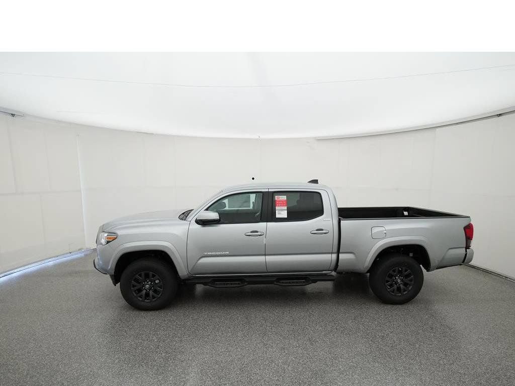 Used 2022 Toyota Tacoma SR5 w/ Technology Package AWD/4WD image 5