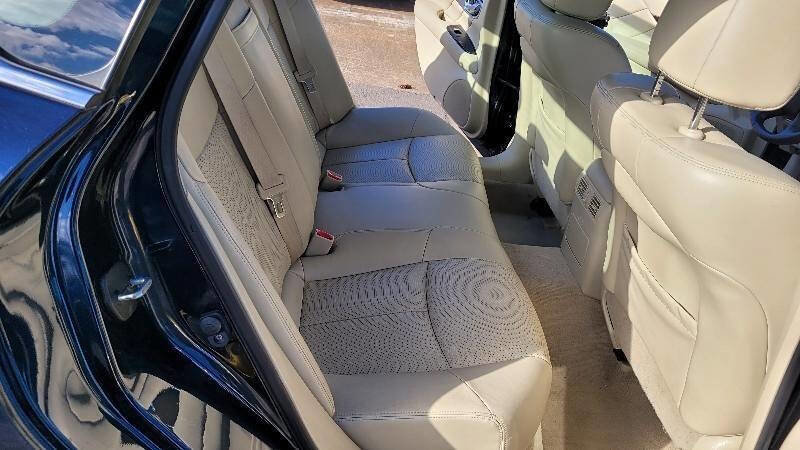 Used 2015 INFINITI Q70 3.7 w/ Technology Package AWD/4WD image 12