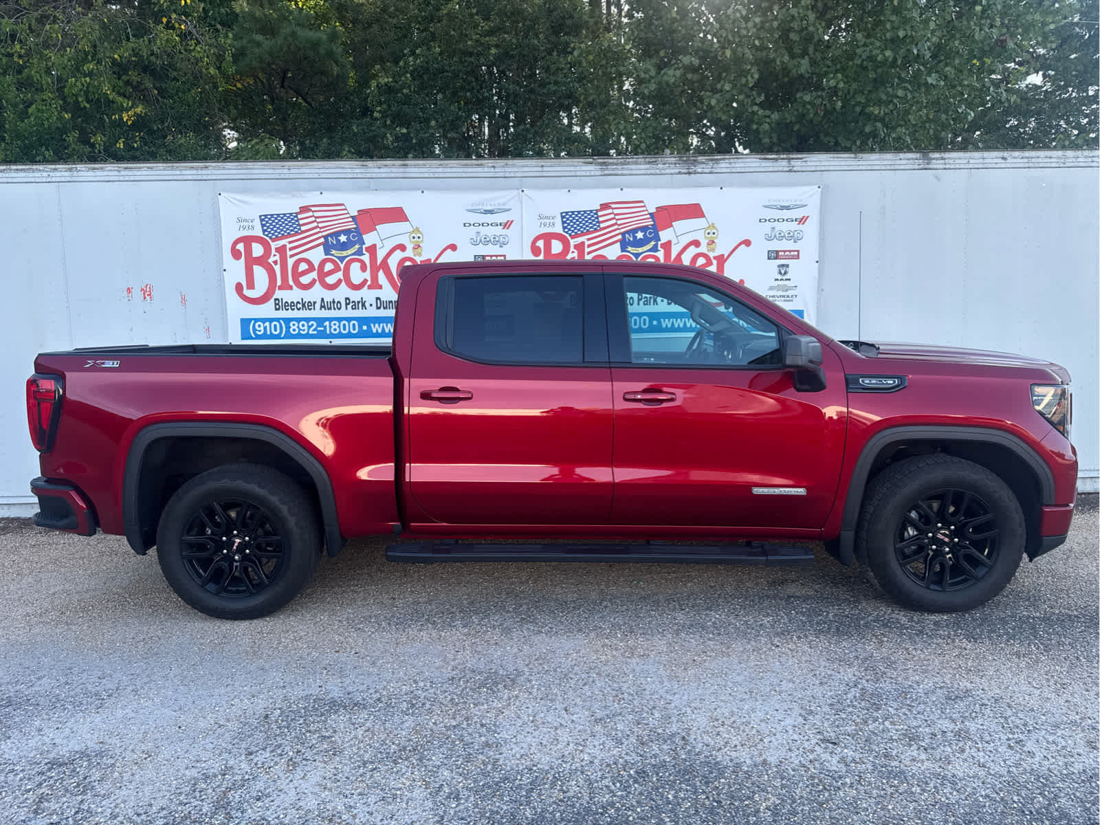 Used 2023 GMC Sierra 1500 Elevation AWD/4WD image 2