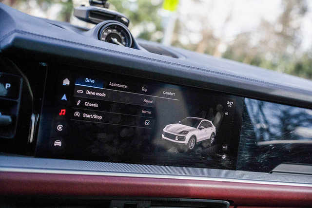 Used 2024 Porsche Cayenne S image 23