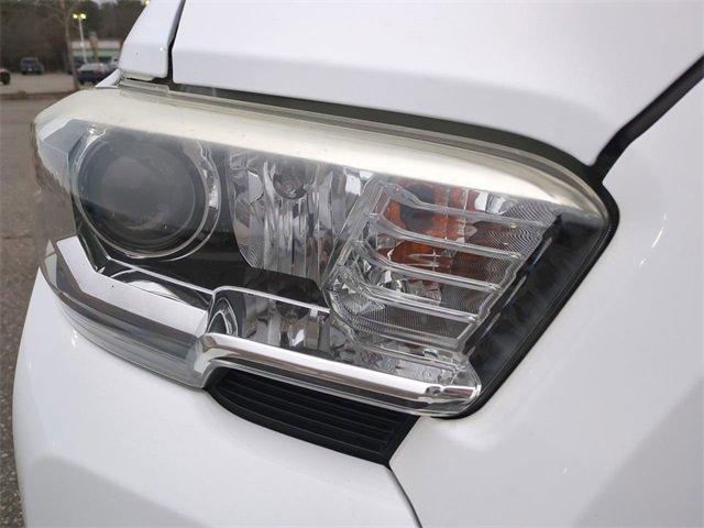 Used 2016 Toyota Tacoma SR5 w/ SR5 Appearance Package (SN) image 10