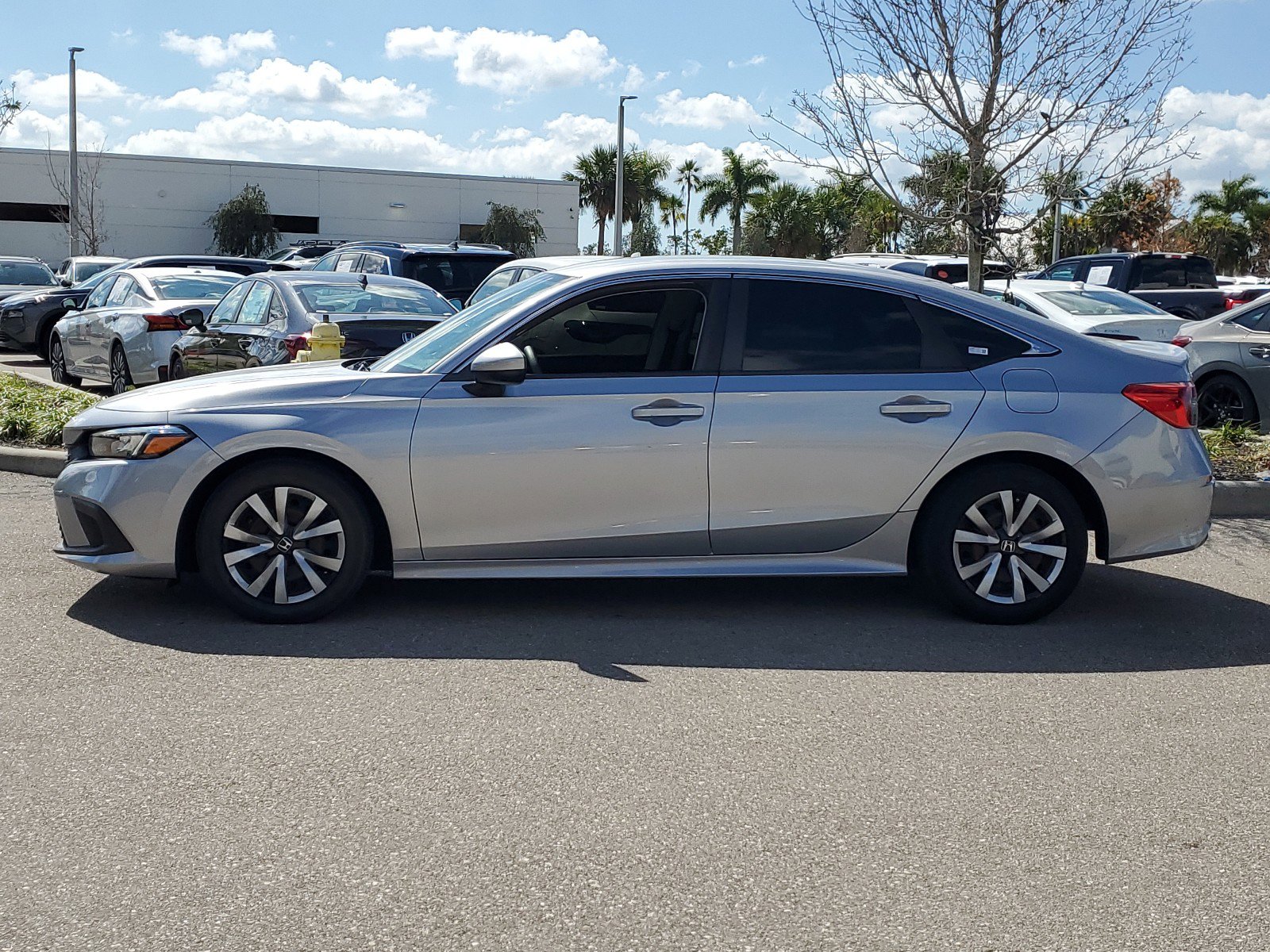 Used 2022 Honda Civic LX image 4