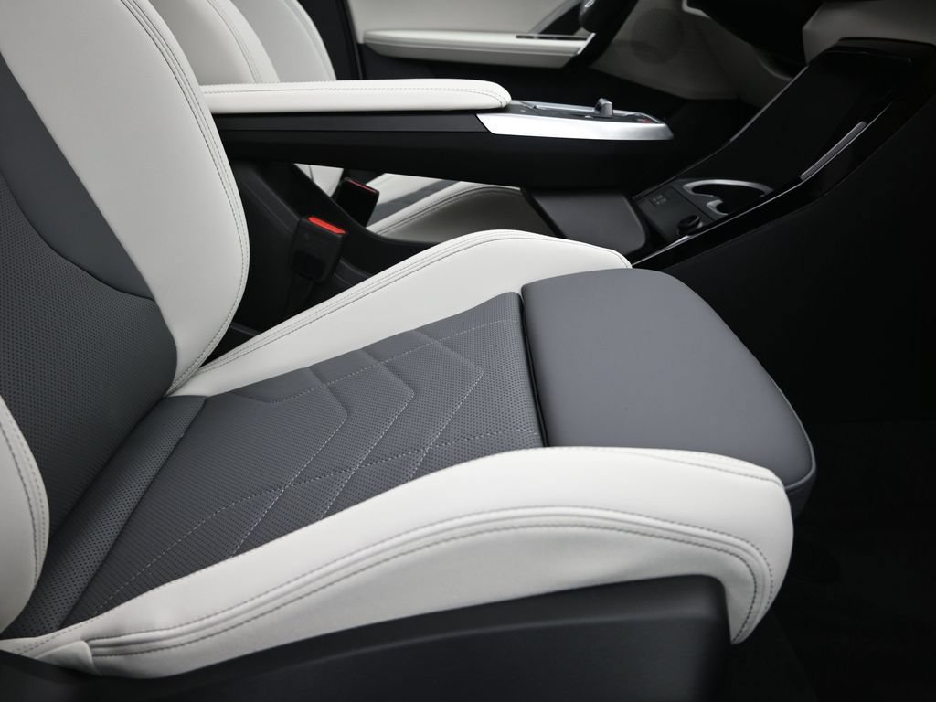 New 2026 BMW X1 xDrive28i w/ Technology Package AWD/4WD image 25