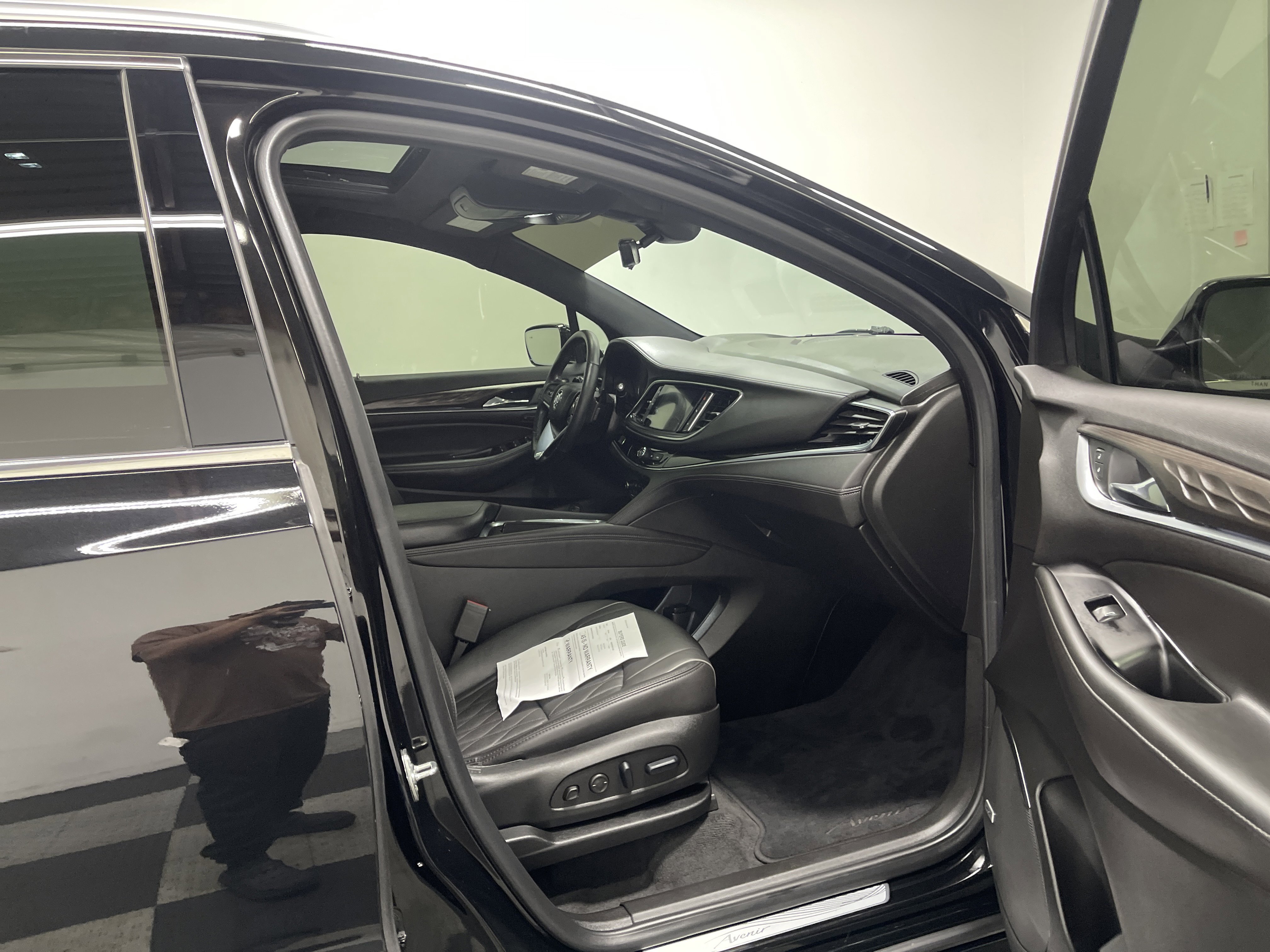 Used 2024 Buick Enclave Avenir image 26