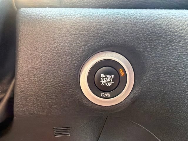Used 2025 Chrysler Pacifica Limited FWD image 58