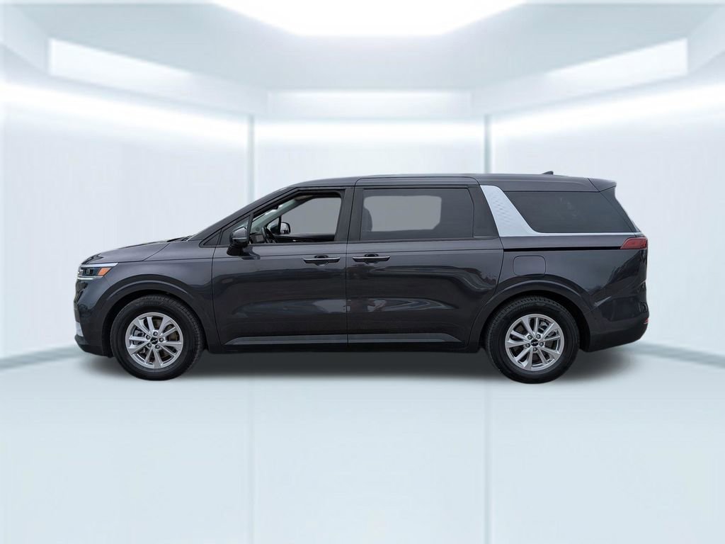 Used 2023 Kia Carnival LX FWD image 2