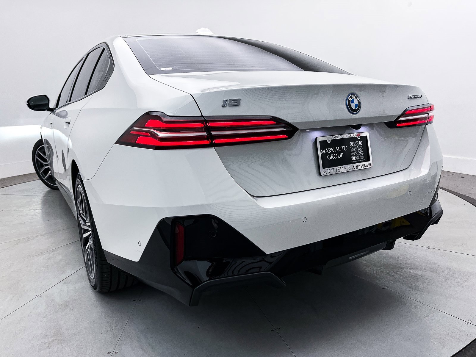 Used 2024 BMW i5 eDrive40i w/ M Sport Package image 4