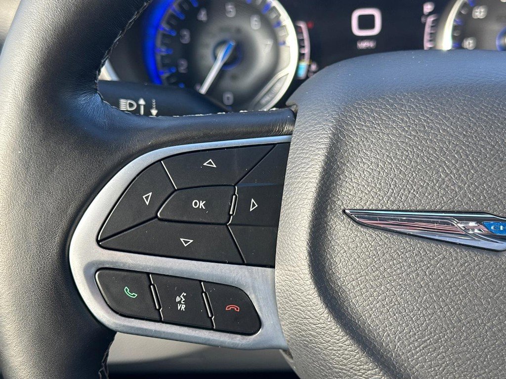 Used 2020 Chrysler Pacifica Touring-L Plus w/ Tire & Wheel Group FWD image 25