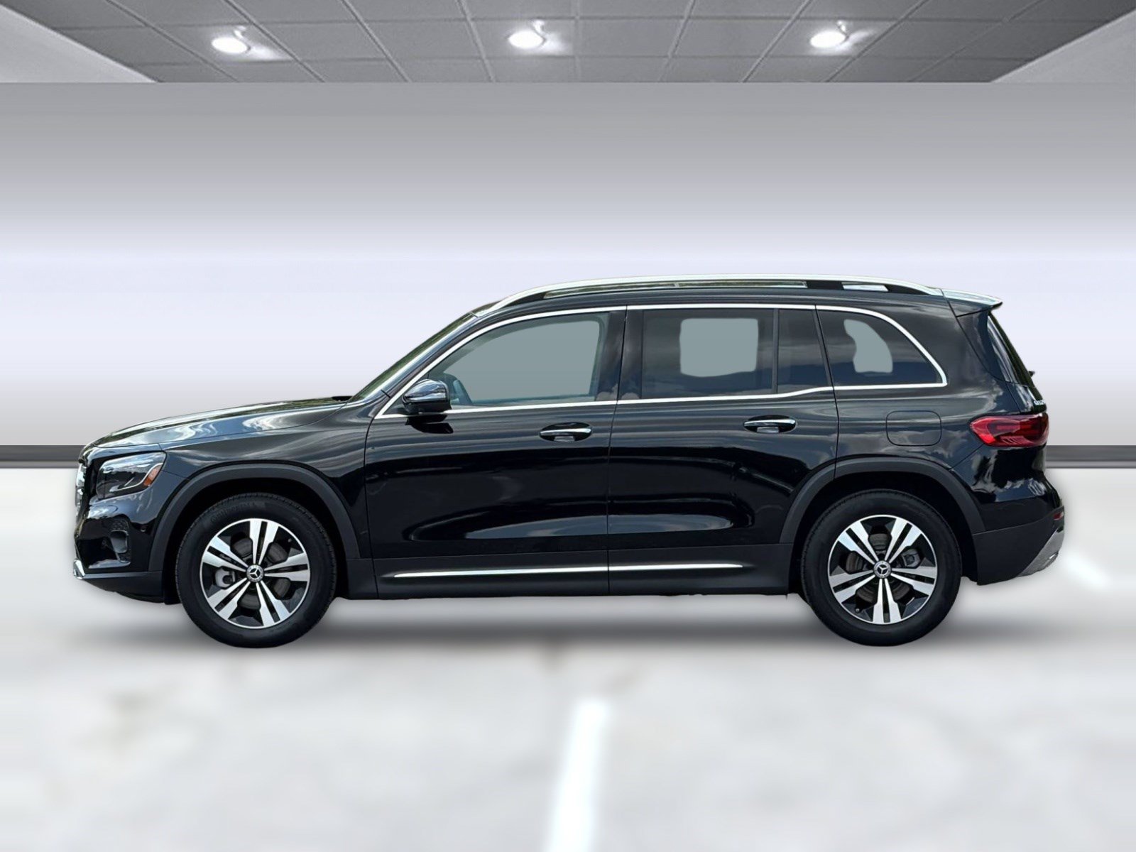 Used 2025 Mercedes-Benz GLB 250 image 2
