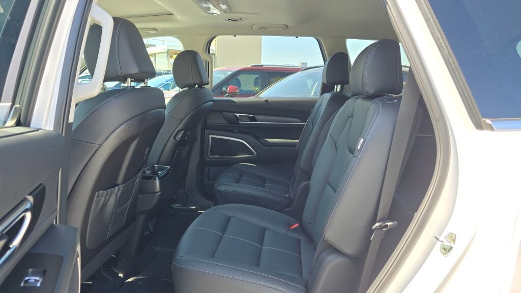 Used 2025 Kia Telluride EX w/ EX Captain's Chair Package AWD/4WD image 16