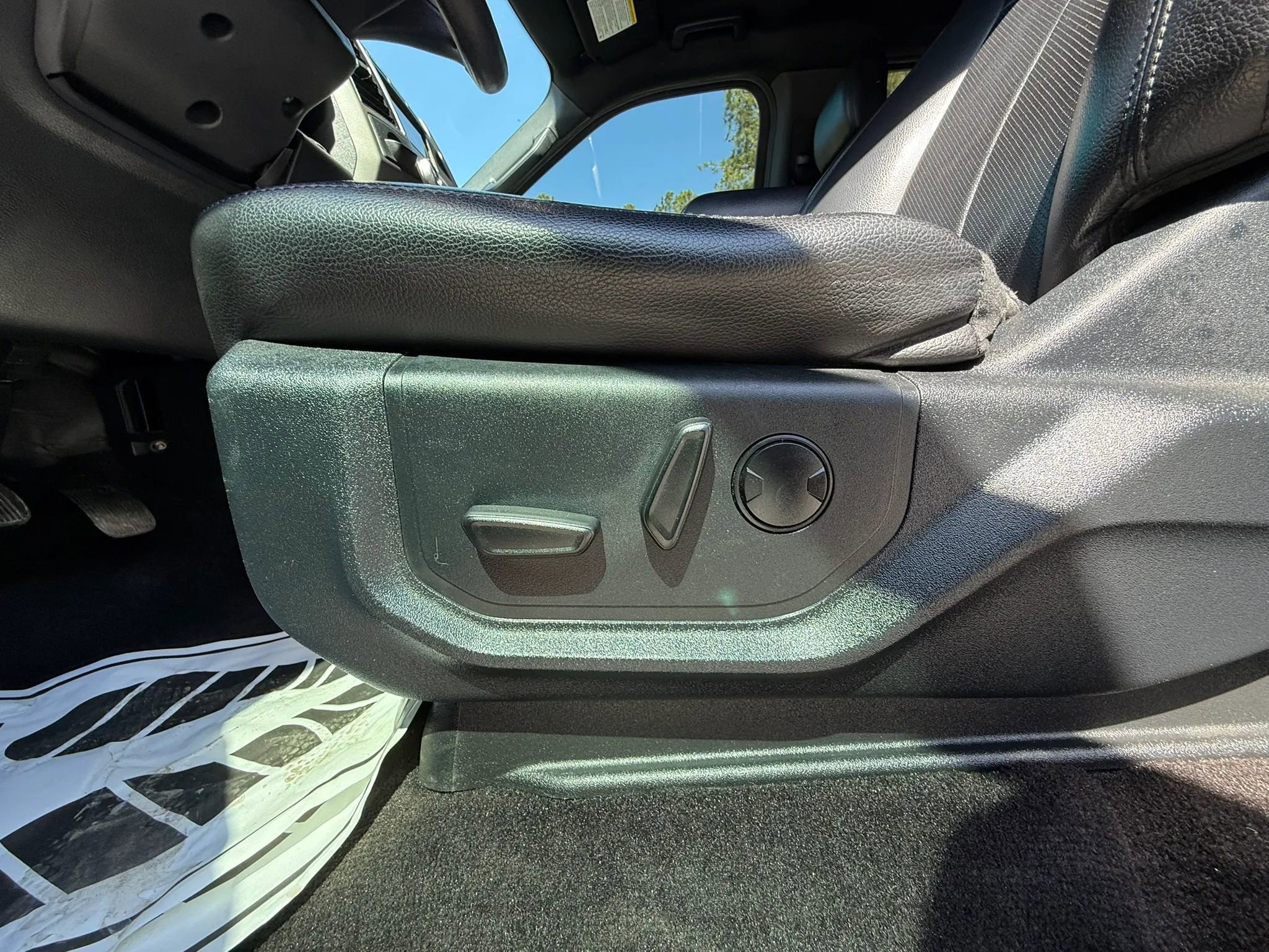 Used 2020 Ford Expedition Max XLT w/ Equipment Group 202A RWD image 13