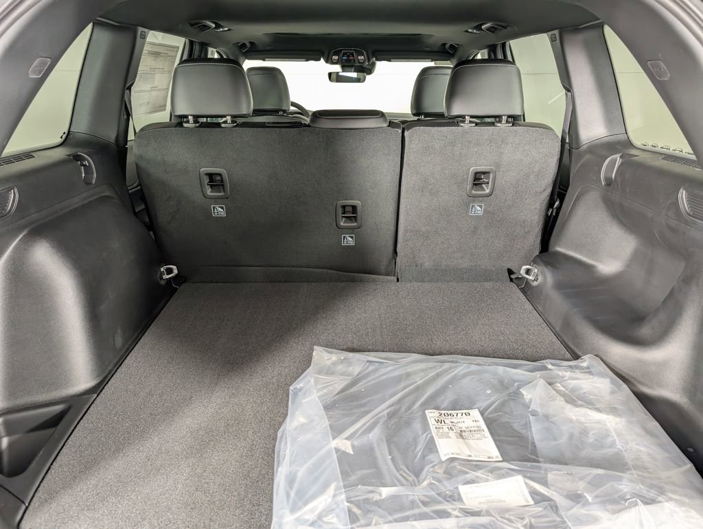 New 2025 Jeep Grand Cherokee Laredo image 10