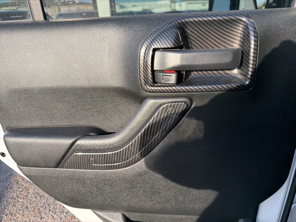 Used 2018 Jeep Wrangler Unlimited Sahara AWD/4WD image 21