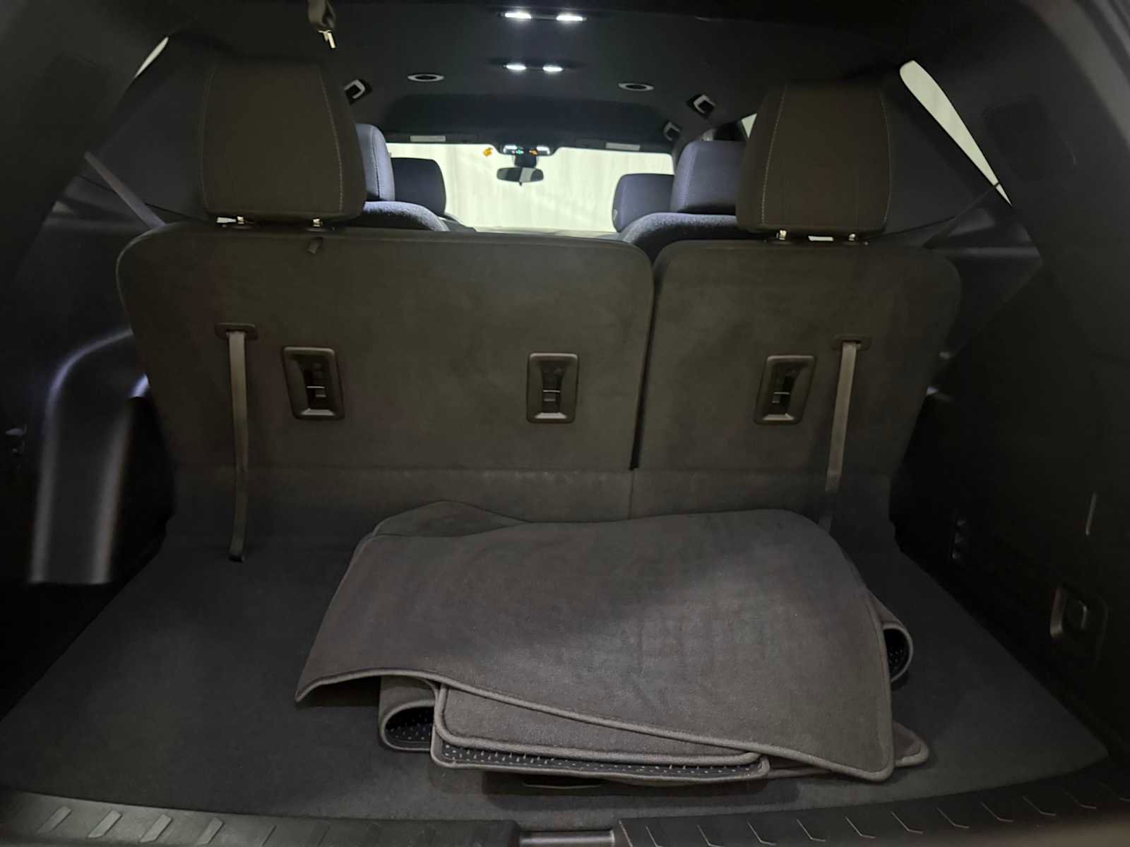 Used 2023 Chevrolet Traverse LT image 24