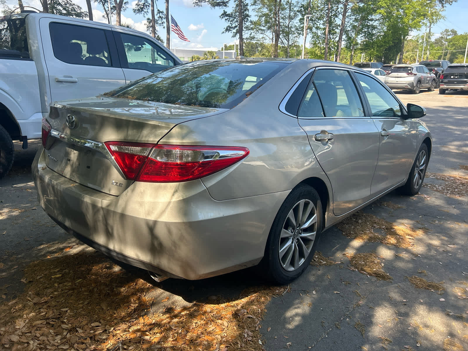 Used 2017 Toyota Camry XLE w/ Moonroof Package image 3