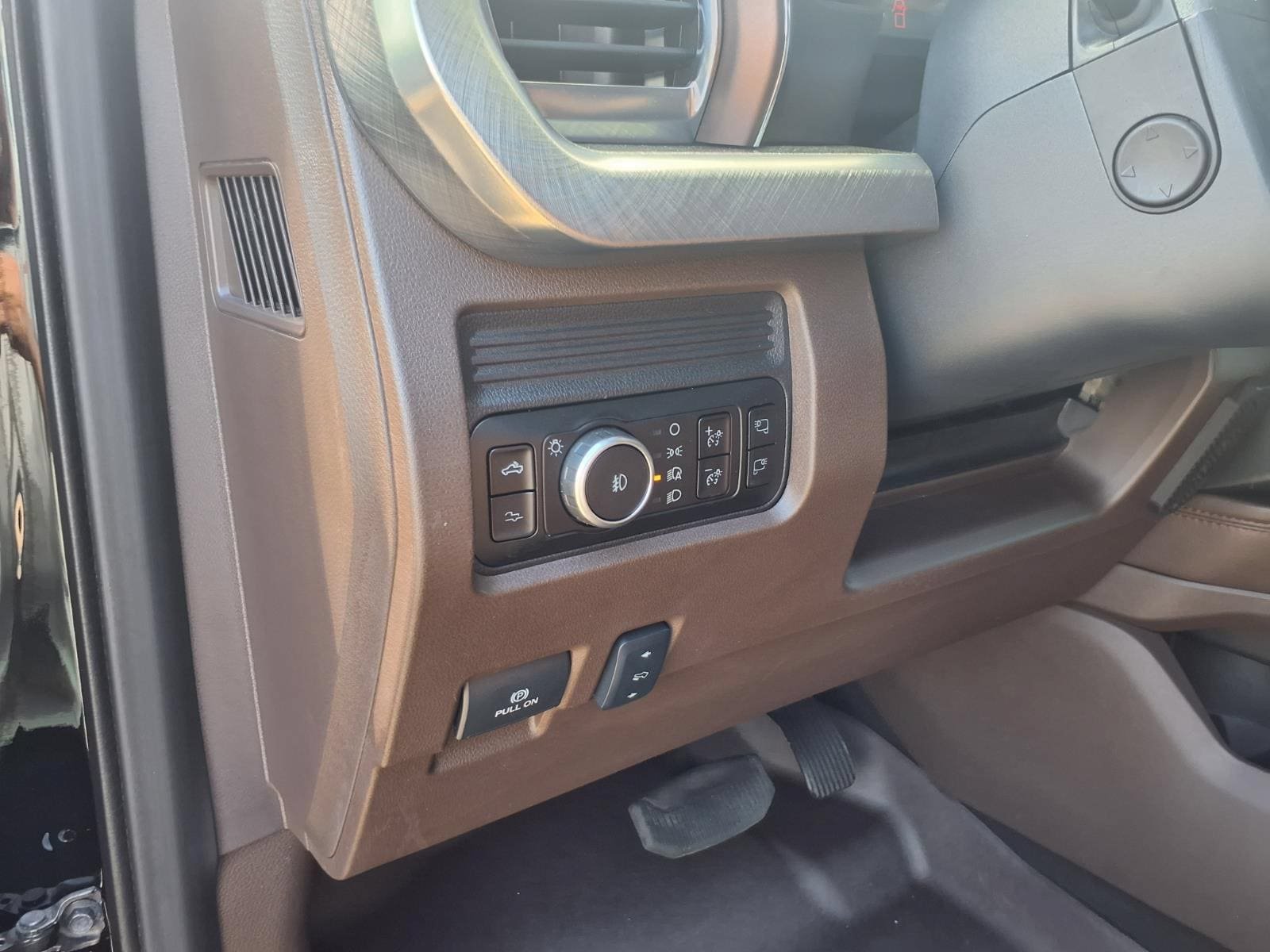 Used 2025 Ford F250 King Ranch w/ Tremor Off-Road Package AWD/4WD image 15