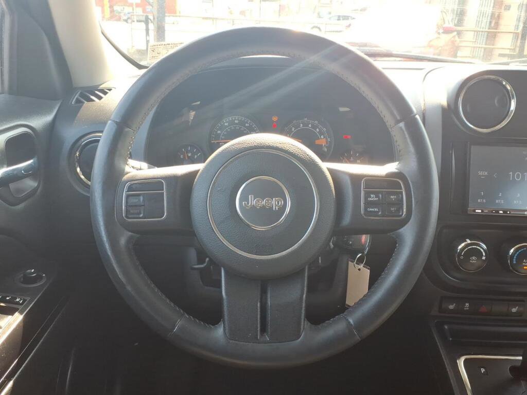 Used 2015 Jeep Patriot Latitude AWD/4WD image 17