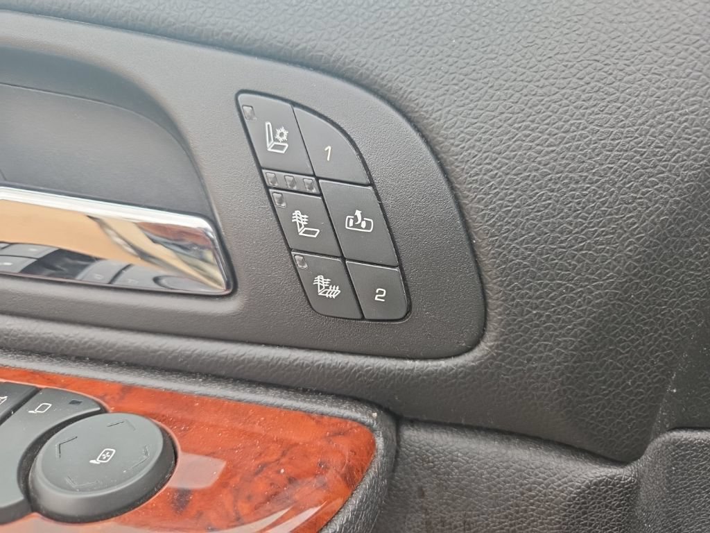 Used 2013 Chevrolet Tahoe LTZ RWD image 22