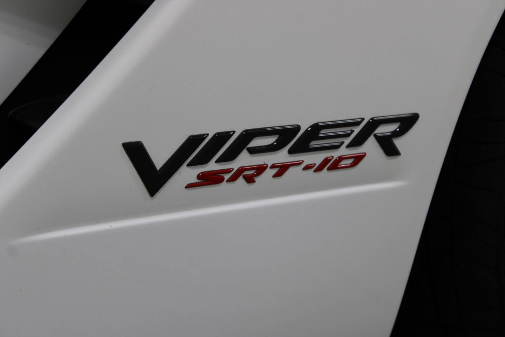 Used 2004 Dodge Viper SRT-10 RWD image 13