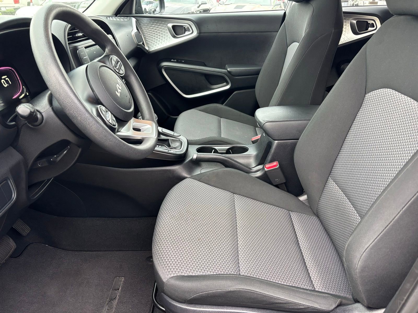 Used 2023 Kia Soul LX w/ LX Technology Package image 12