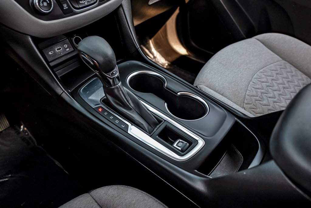 Used 2022 Chevrolet Equinox LS image 27