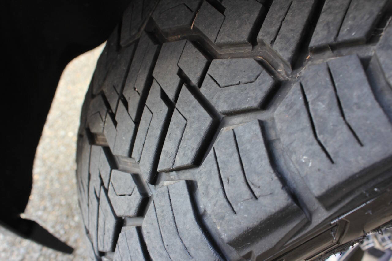 Used 2018 GMC Yukon SLT w/ HD Trailering Package image 4