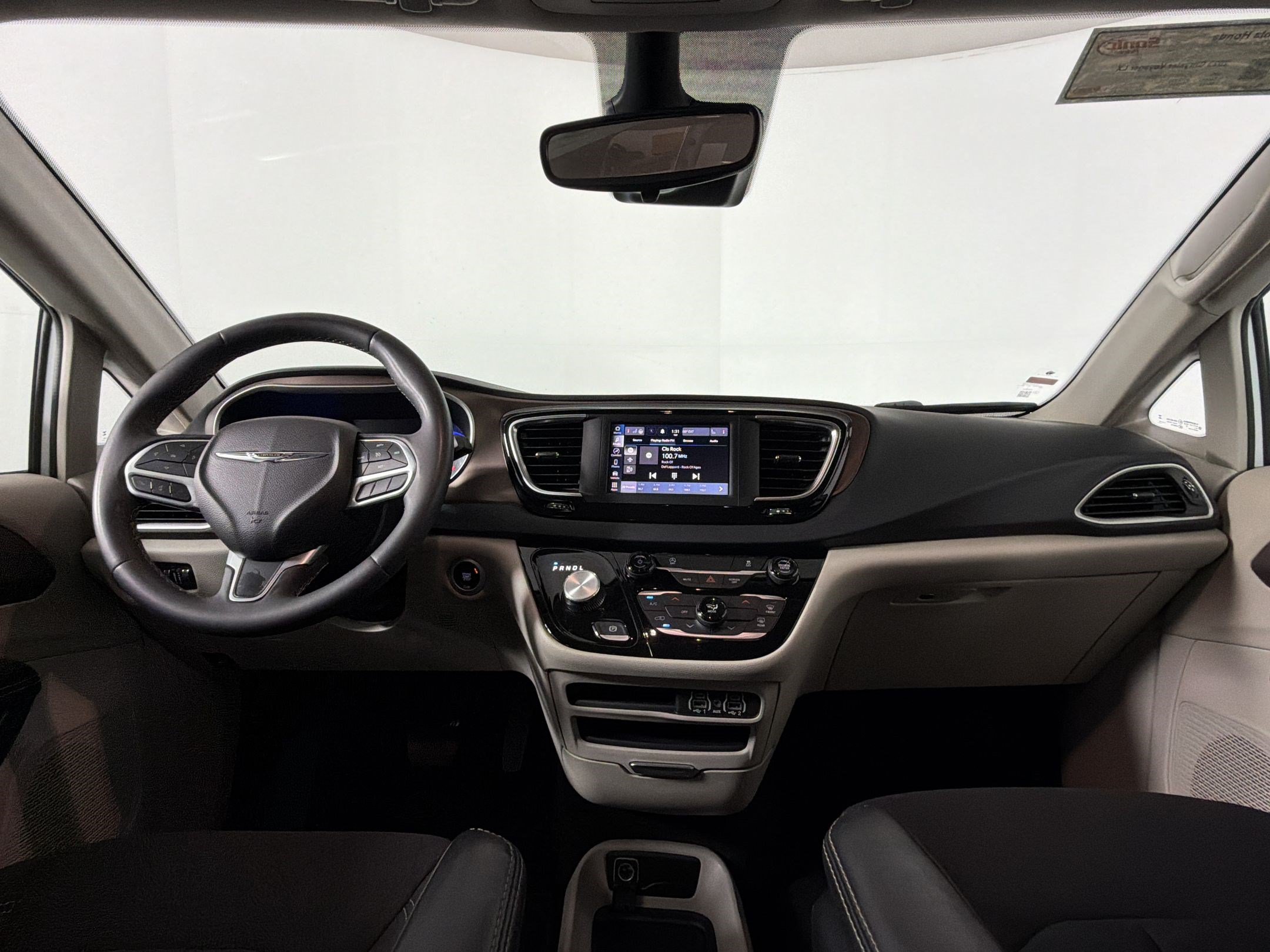 Used 2023 Chrysler Voyager LX FWD image 13
