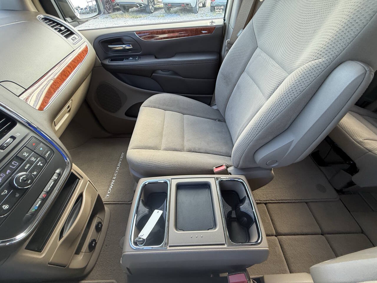 Used 2015 Chrysler Town & Country Touring w/ Driver Convenience Group FWD image 25