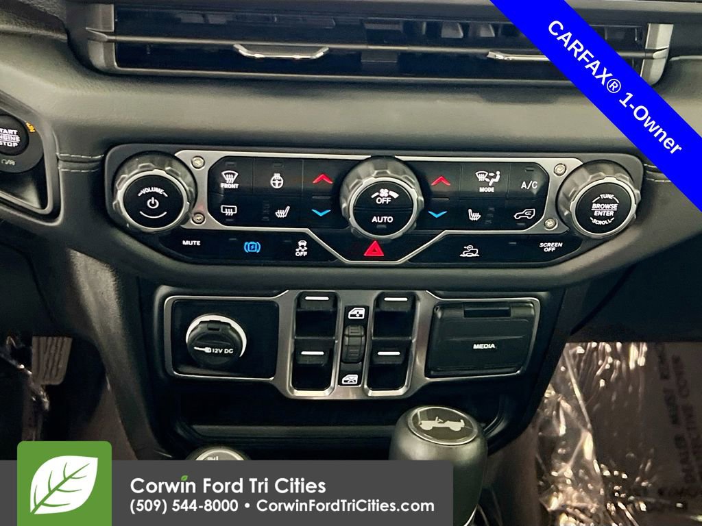 Used 2024 Jeep Wrangler Unlimited Sahara w/ Technology Group image 8