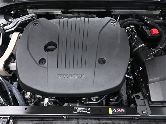 Used 2024 Volvo V60 B5 Cross Country Plus image 32