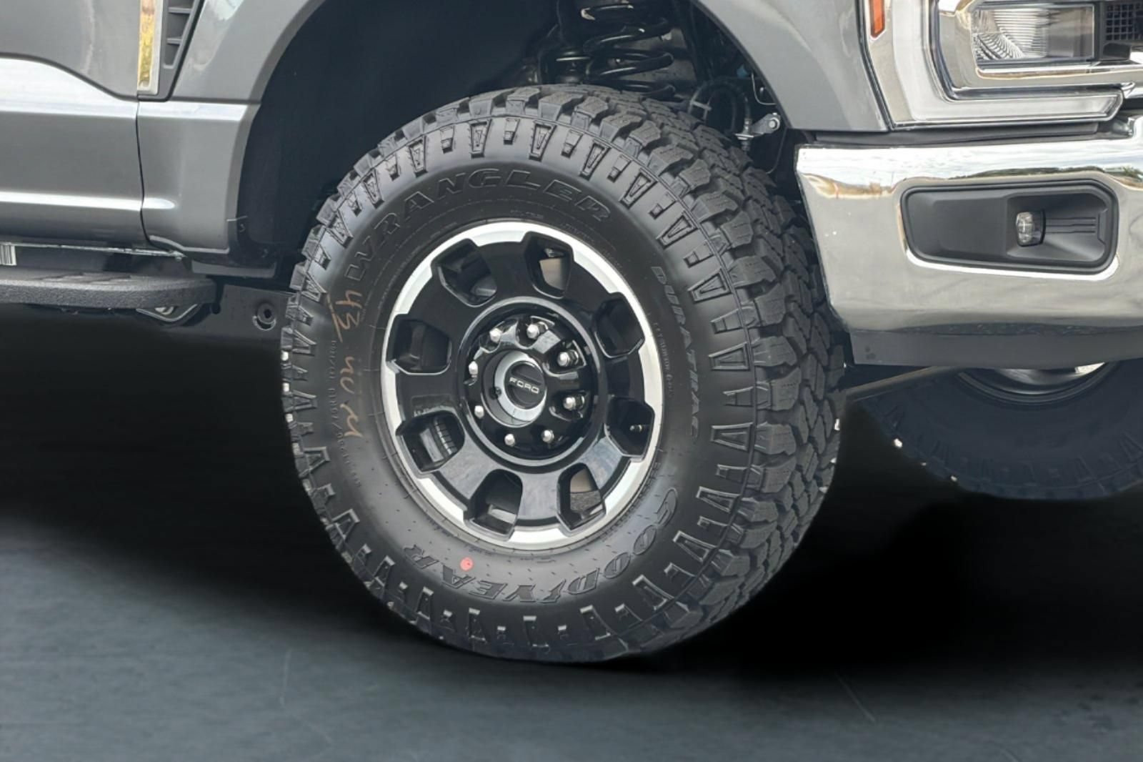 New 2026 Ford F250 XLT w/ XLT Premium Package AWD/4WD image 32
