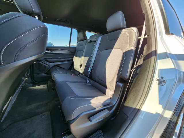 Used 2025 Jeep Grand Cherokee L Laredo w/ Luxury Tech Group I AWD/4WD image 24
