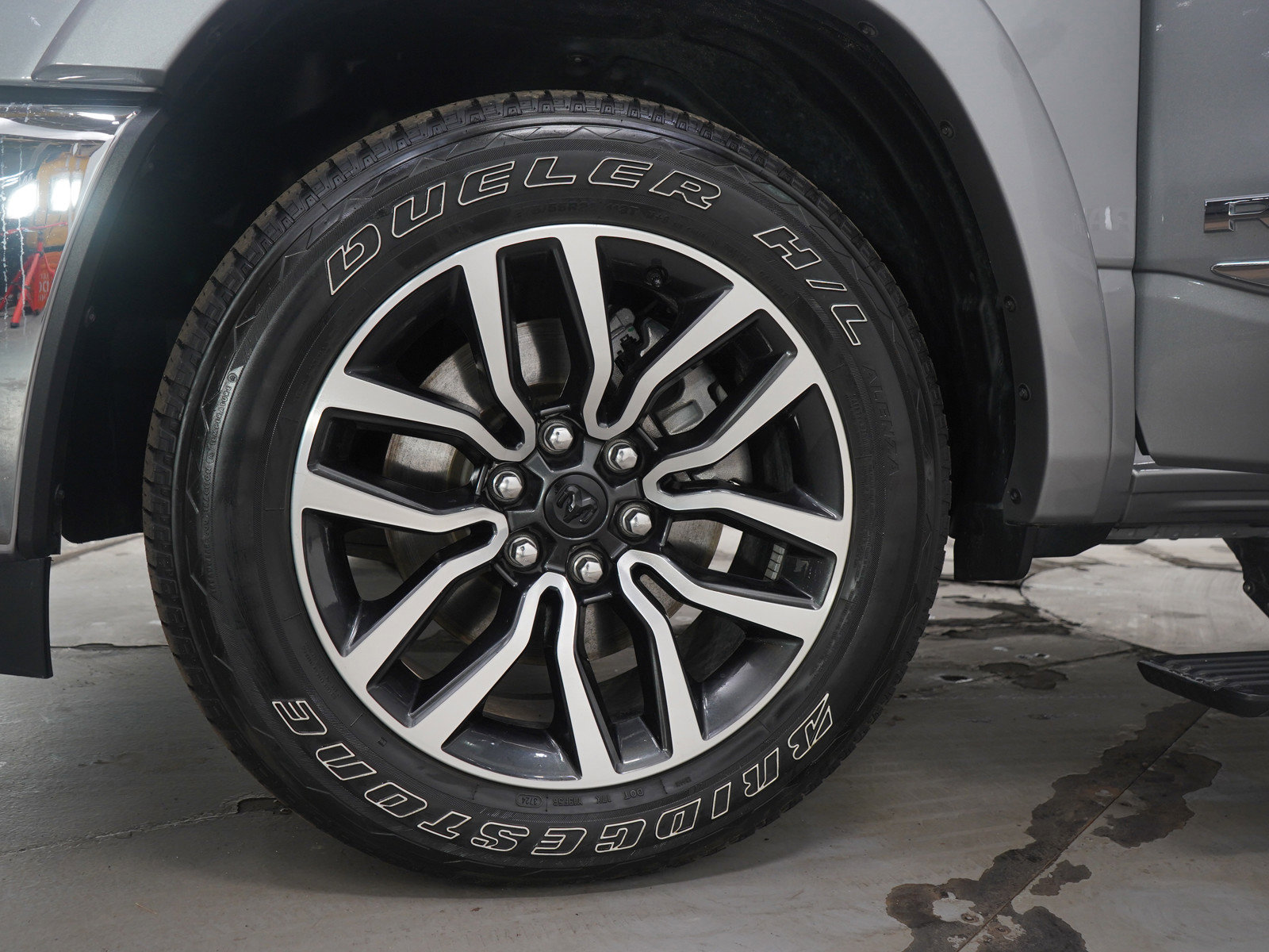 Used 2025 RAM 1500 Limited image 33