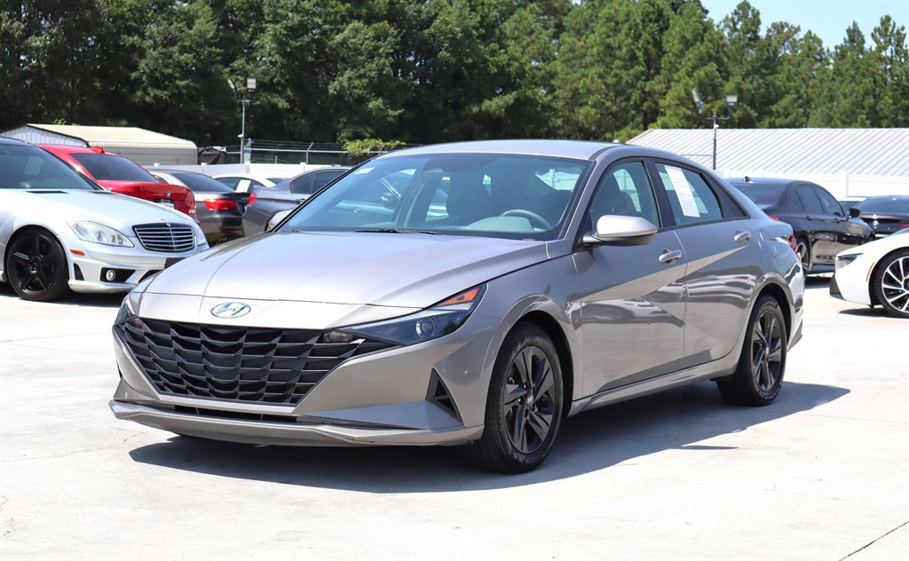 Used 2023 Hyundai Elantra SEL FWD image 3