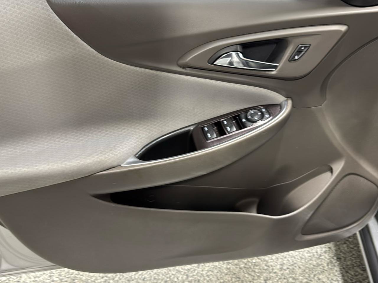 Used 2020 Chevrolet Malibu LT FWD image 16