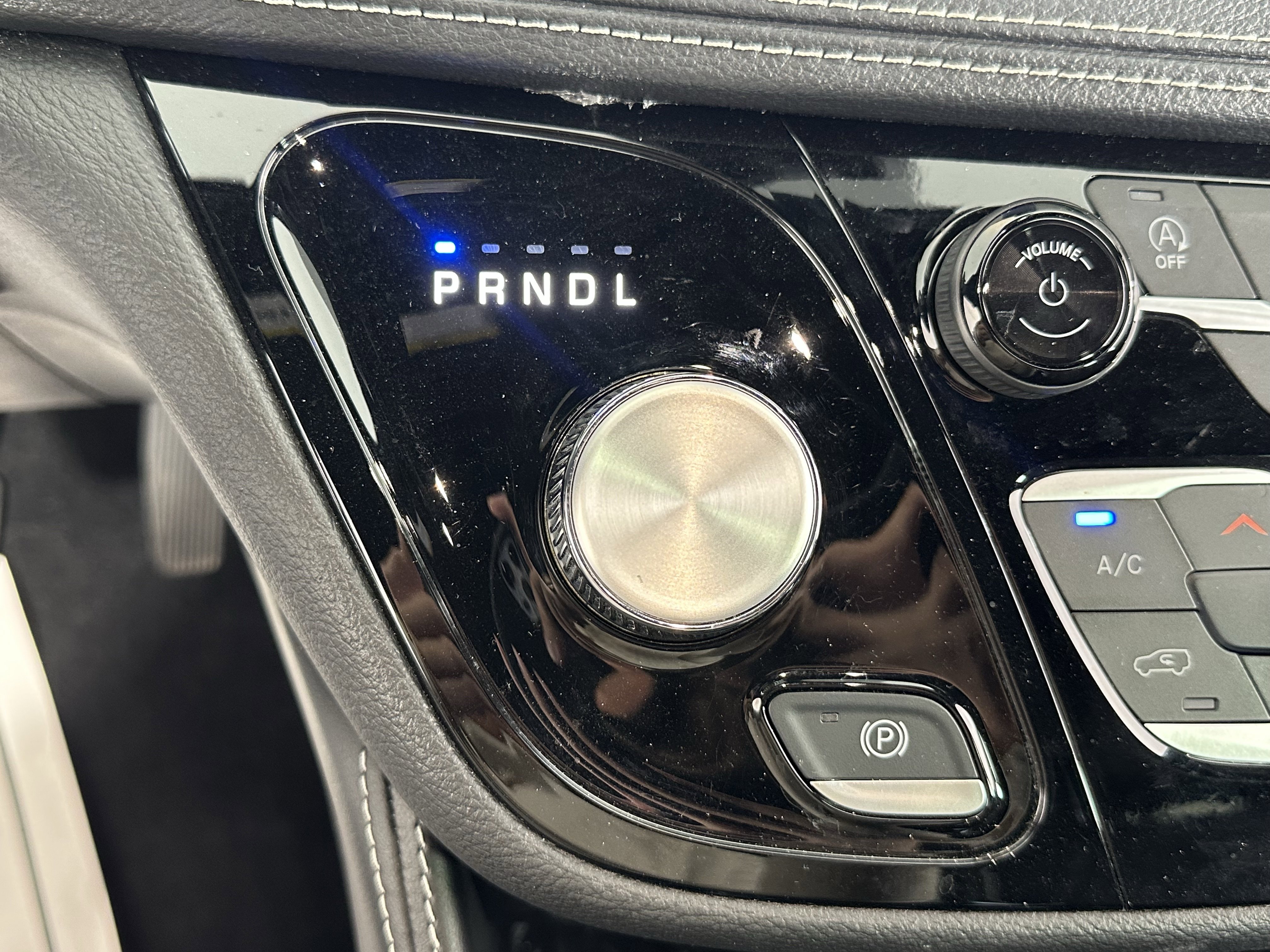 Used 2025 Chrysler Pacifica Limited image 25