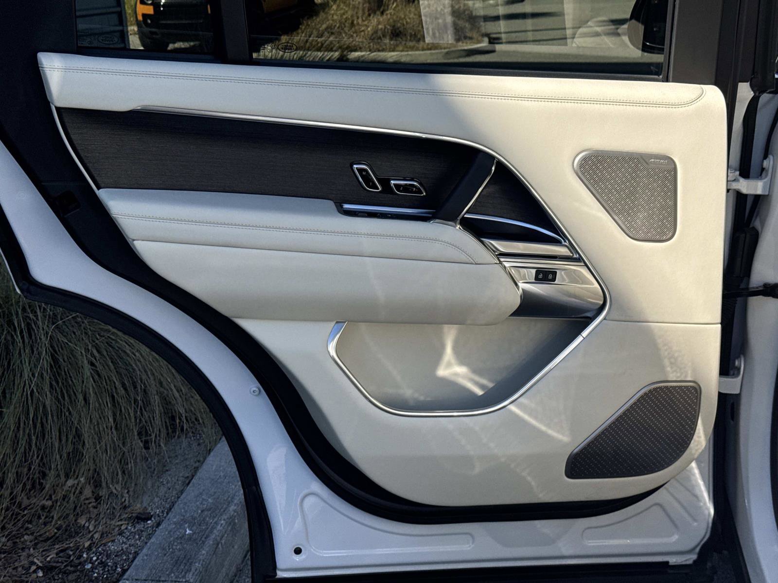 Certified 2024 Land Rover Range Rover Long Wheelbase Autobiography image 13