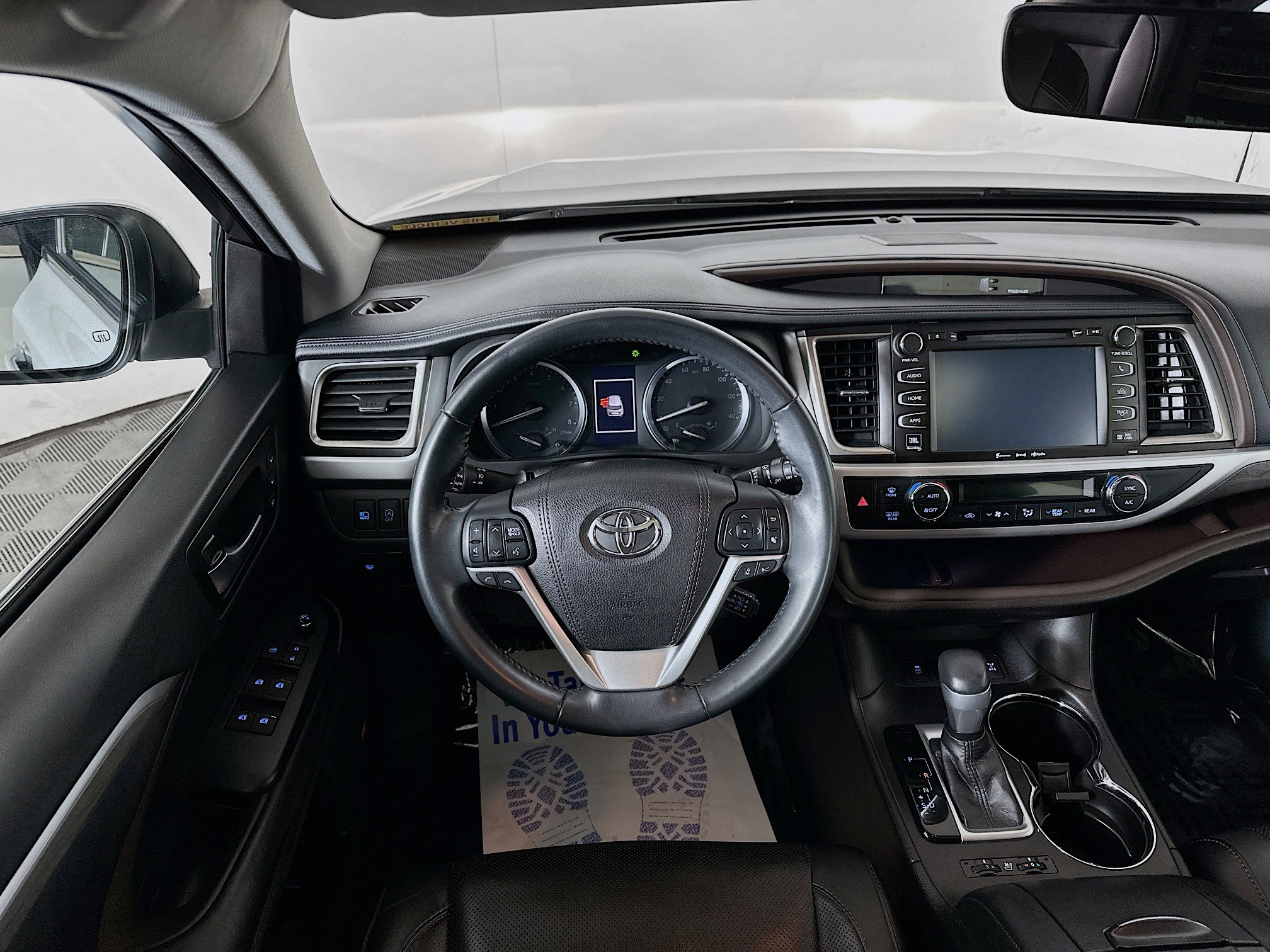 Used 2017 Toyota Highlander Limited image 23