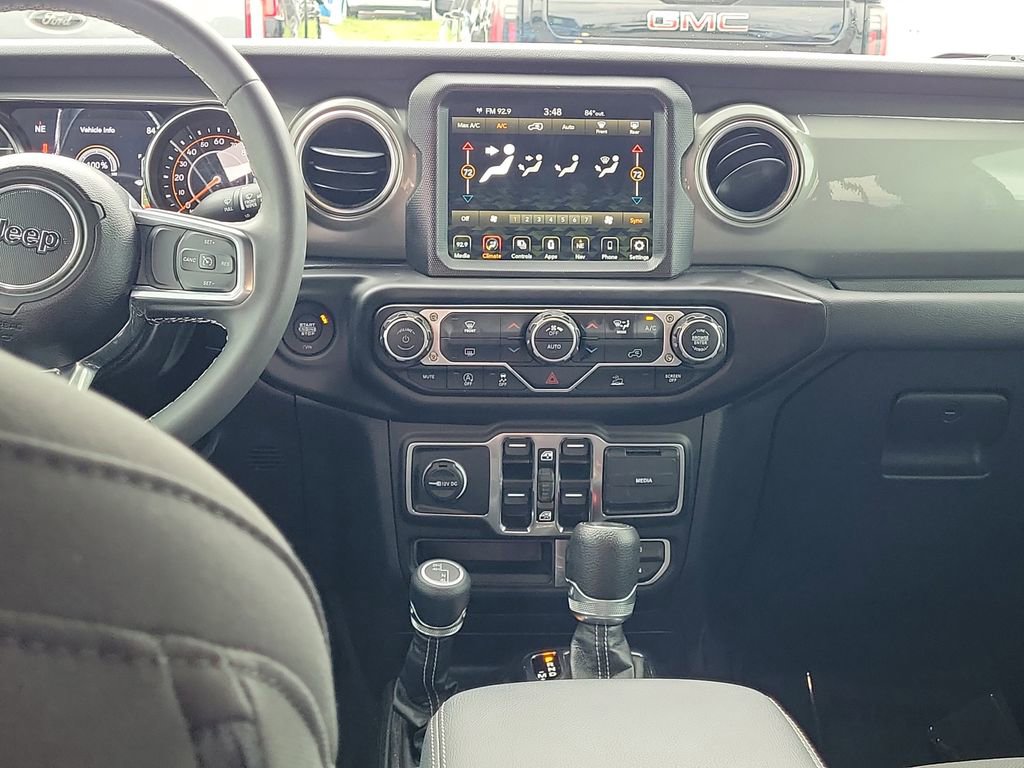 Used 2023 Jeep Wrangler Unlimited Sahara AWD/4WD image 14