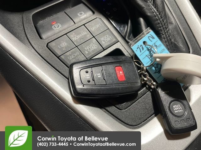 Used 2021 Toyota RAV4 XLE image 28