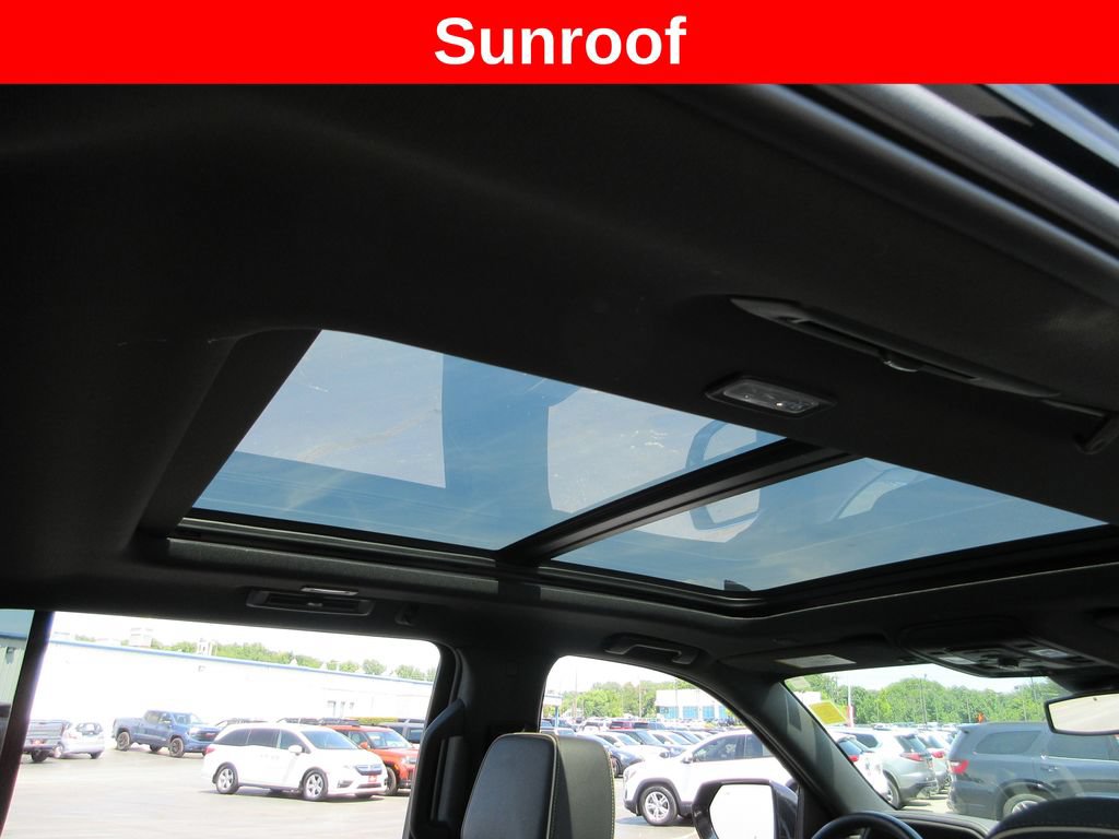 Certified 2024 GMC Yukon XL SLT w/ SLT Premium Package AWD/4WD image 16