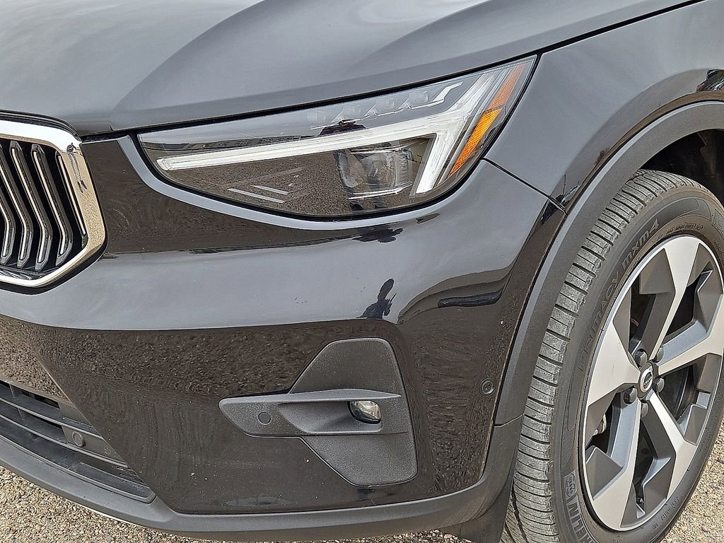 Used 2024 Volvo XC40 B5 Plus AWD/4WD image 9